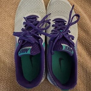 Nike Women's White and Purple Athletic Shoes